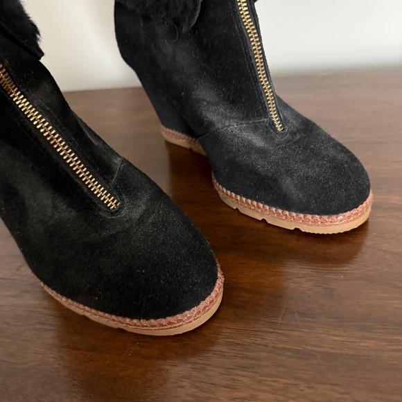 KATE SPADE STASIA BLACK SUEDE WEDGE BOOTIE FAUX FUR CUFF FRONT ZIPPER 7M - Picture 5 of 12